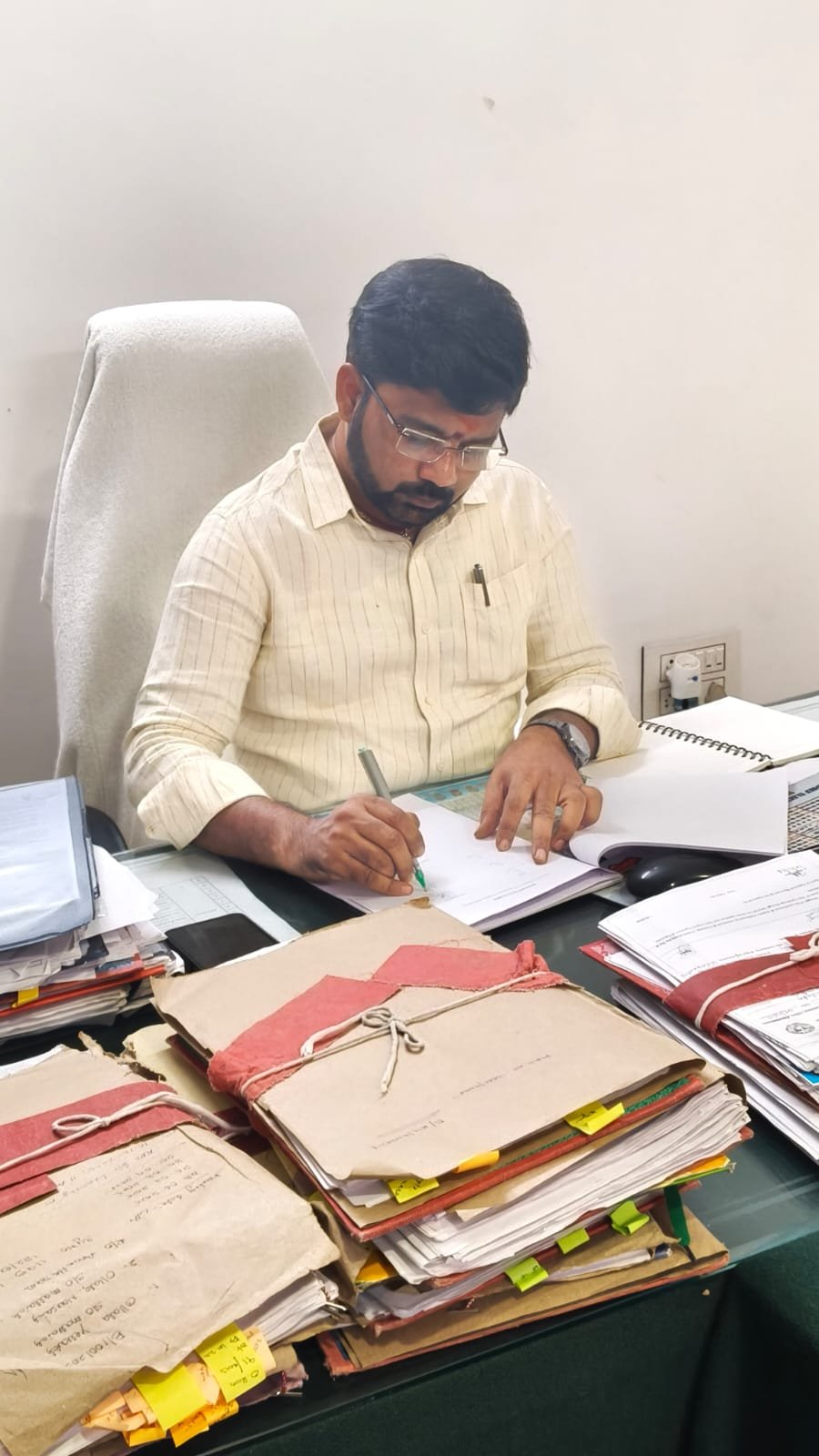 ఇల్లంతకుంటలో ఎమర్జెన్సీ కంట్రోల్ రూమ్ ఏర్పాటు :తహసీల్దార్ సురేష్ 