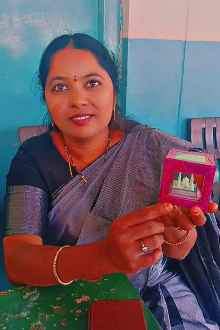సూక్ష్మ కళా రూపాలతో ఆకట్టుకున్న జక్కనపల్లి రాము  - Additional Image