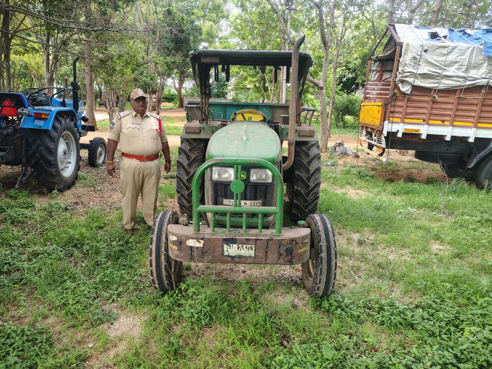 అక్రమ ఇసుక రవాణా పై మద్దూరు పోలీసుల కొరడా...