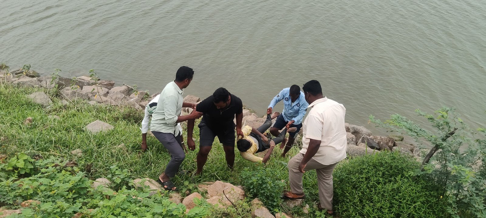 అప్పుల బాధతో రైతు బలవన్మరణం..