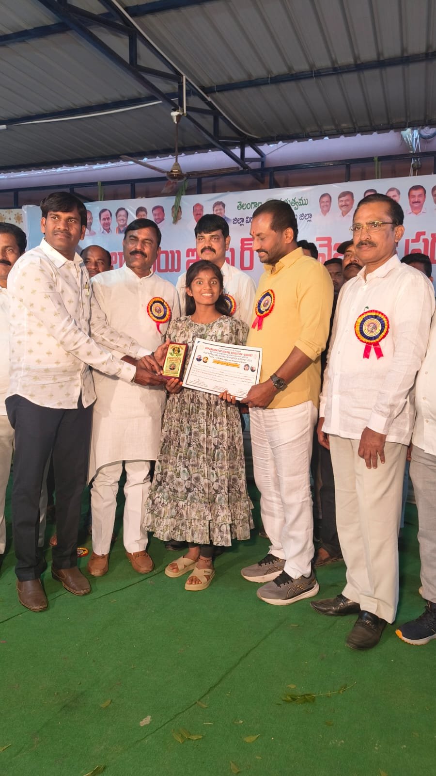 ఊరు మెచ్చిన ఉపాధ్యాయుడు దేవరాజ్  - Additional Image