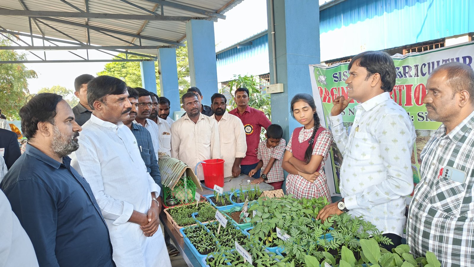 ఊరు మెచ్చిన ఉపాధ్యాయుడు దేవరాజ్  - Additional Image