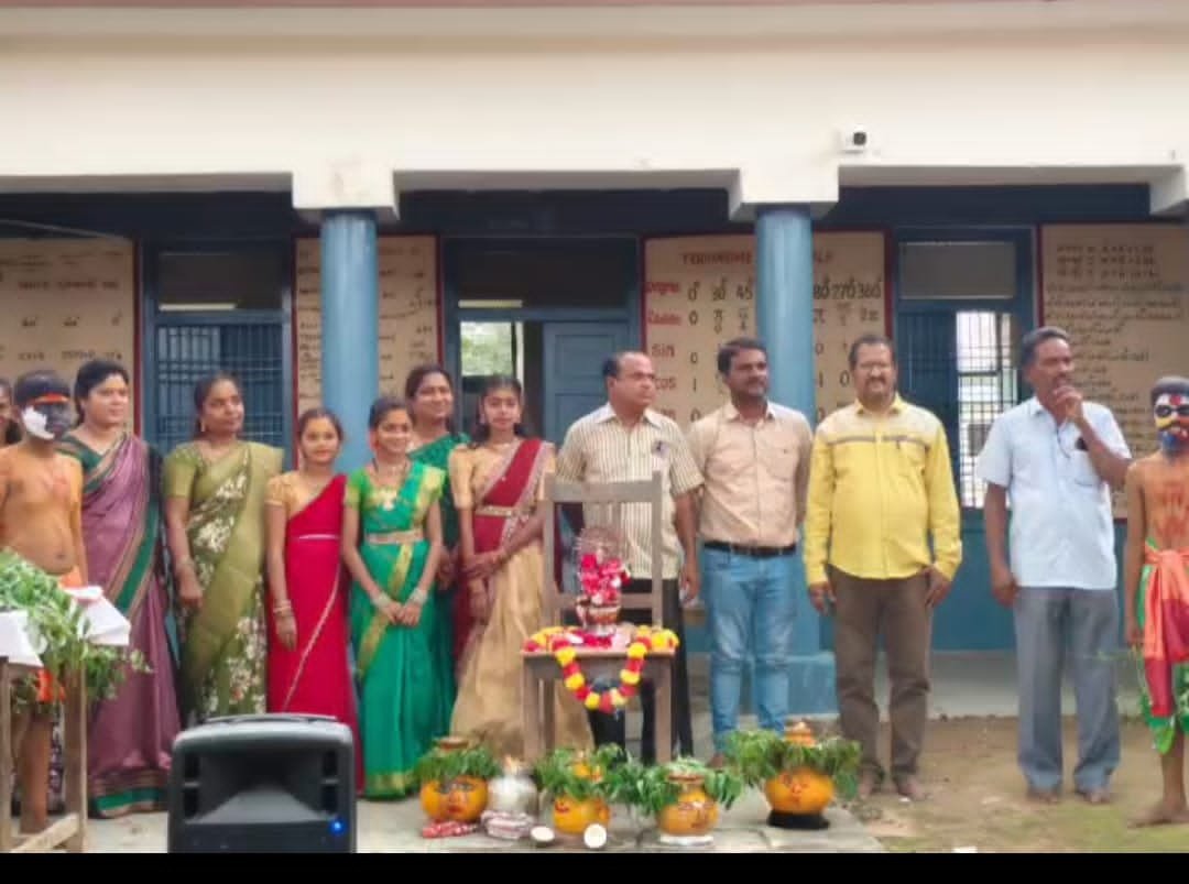 మద్దూరు జెడ్పీఎస్ఎస్ లో అంగరంగ   వైభవంగా బోనాల సంబరాలు