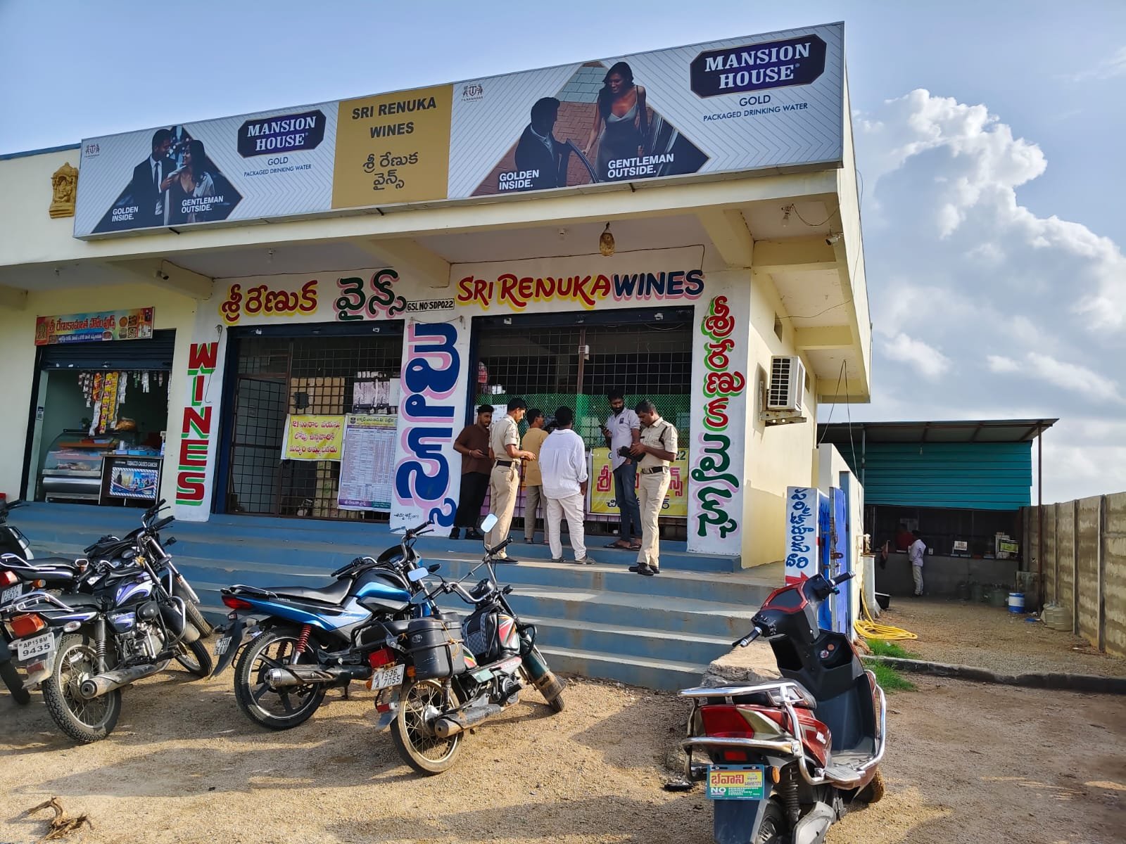 బీరు బాటిల్‌లో చెత్త..??చిన్నకోడూరులో కలకలం - Additional Image