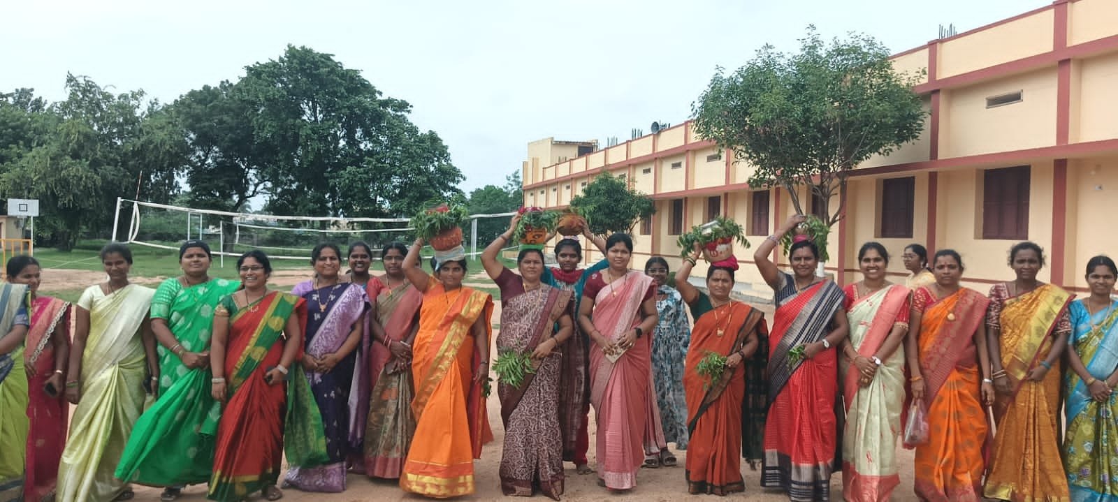 ప్రెసెంటేషన్ స్కూల్ లో ఘనంగా బోనాల పండుగ 