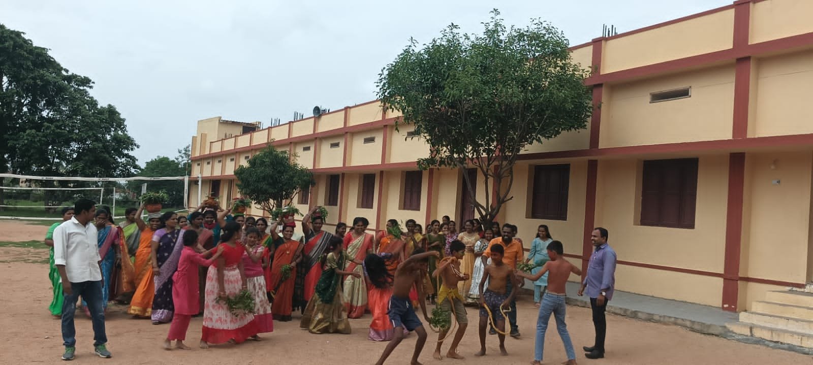 ప్రెసెంటేషన్ స్కూల్ లో ఘనంగా బోనాల పండుగ  - Additional Image