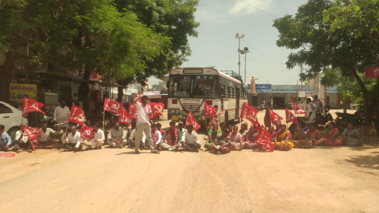 హోరెత్తిన జైల్ భరో నినాదాలు, సిఐటియు నాయకుల అరెస్ట్ 
