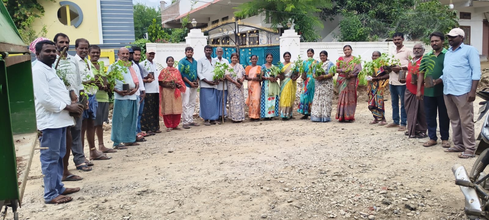 పచ్చని చెట్లే ప్రగతికి మెట్లు : సర్పంచ్ భూక్య రమేష్ రాథోడ్ 