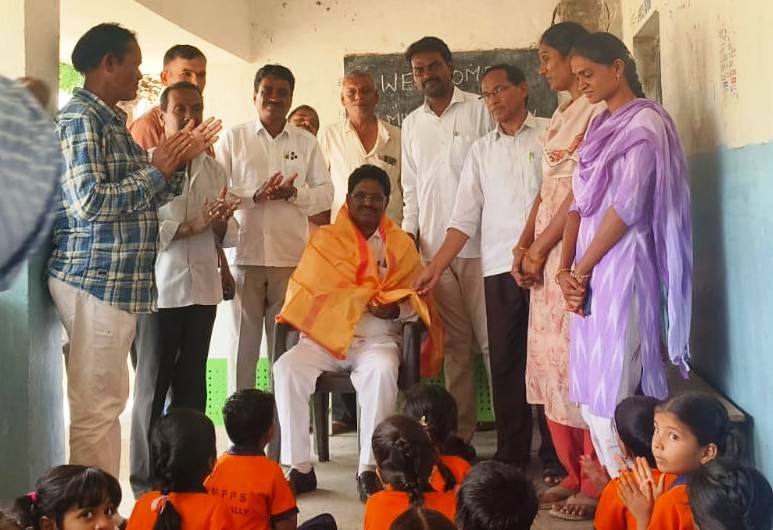 కళ్లేపల్లి ప్రాథమిక పాఠశాలకు ప్రింటర్ విరాళంగా ఇచ్చిన దత్తాత్రేయ  - Additional Image