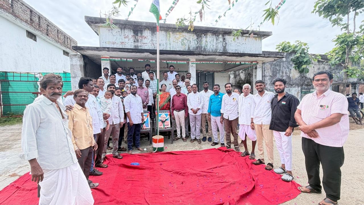 చిన్నకోడూరు లో ఘనంగా 80వ స్వాతంత్ర్య దినోత్సవ వేడుకలు  - Additional Image