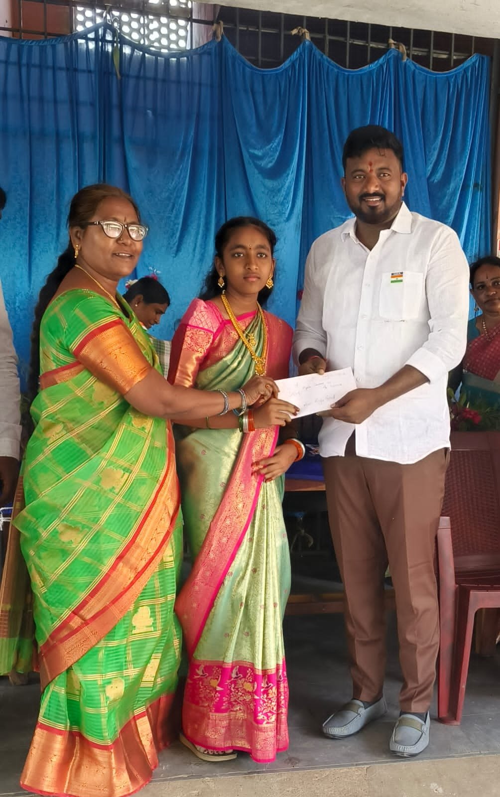 విద్యార్థుల ప్రతిభకు అనిల్ రాజు గౌడ్ ప్రోత్సాహం 