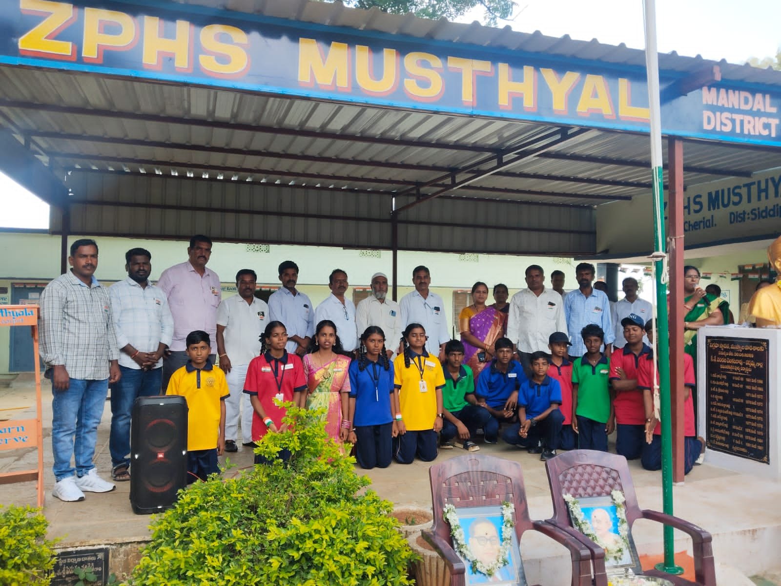 ముస్త్యాల స్కూల్ లో ఉత్తమ విద్యార్థులకు మెమెంటోలు ప్రధానం  - Additional Image
