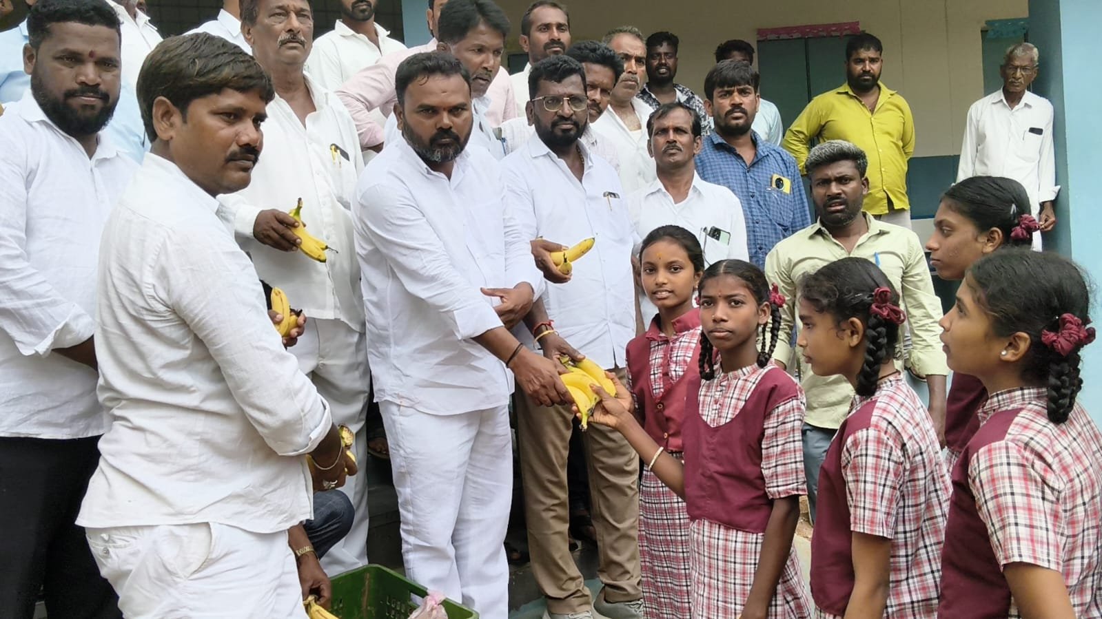 మద్దూర్ లో ఘనంగా రాజీవ్ గాంధీ జయంతి వేడుకలు  - Additional Image