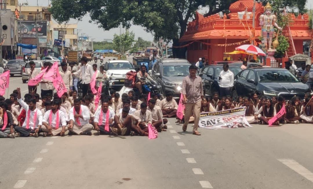జీవో 97 రద్దు చేయాలని పాలిటెక్నిక్ విద్యార్థులతో బిఆర్ఎస్వీ ధర్నా - Additional Image