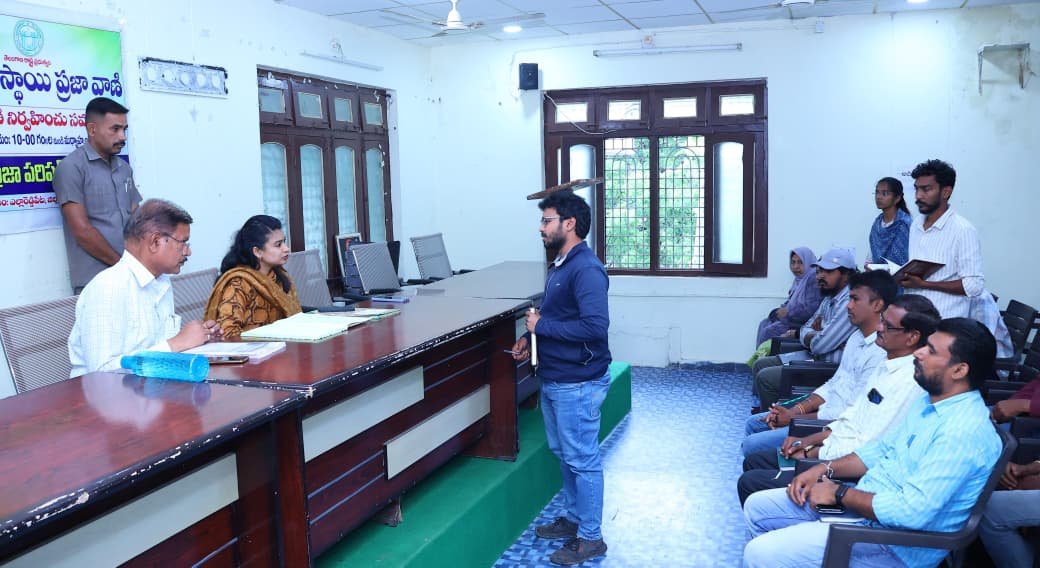 ఎల్లారెడ్డిపేటలో ప్రజావాణిని ఆకస్మికంగా తనిఖీ చేసిన కలెక్టర్
