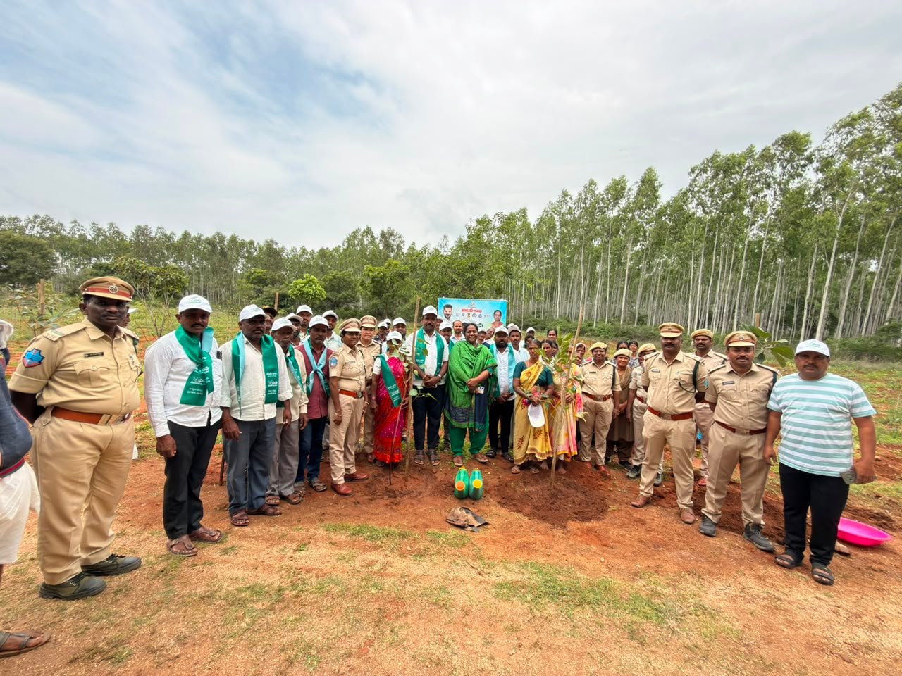 తెజోవనం ఆక్సిజన్ పార్కులో ఘనంగా వనమహోత్సవం
