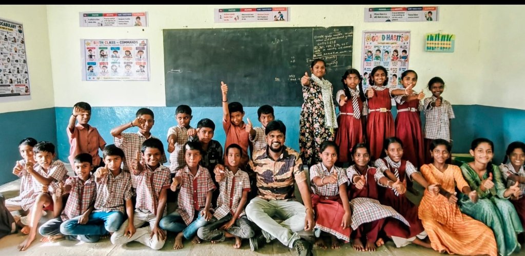 అందరివాడు......ఆదర్శ ఉపాధ్యాయుడు.... అందె విజయ్ కుమార్ 