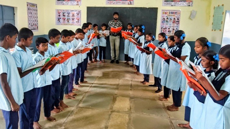 అందరివాడు......ఆదర్శ ఉపాధ్యాయుడు.... అందె విజయ్ కుమార్  - Additional Image