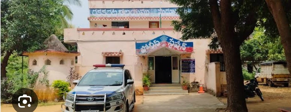 లద్నూరు లో బెల్ట్ షాప్ పై పోలీసుల దాడి, మద్యం స్వాధీనం 