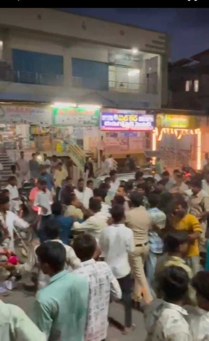 చేర్యాల బండ్ల బోనాలలో ఉద్రిక్తత: యువకులపై కేసు నమోదు  - Additional Image