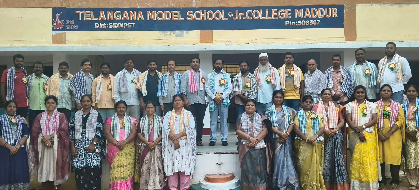 మద్దూరు ఆదర్శ పాఠశాలలో ఉపాధ్యాయులకు ఘనంగా సన్మానం