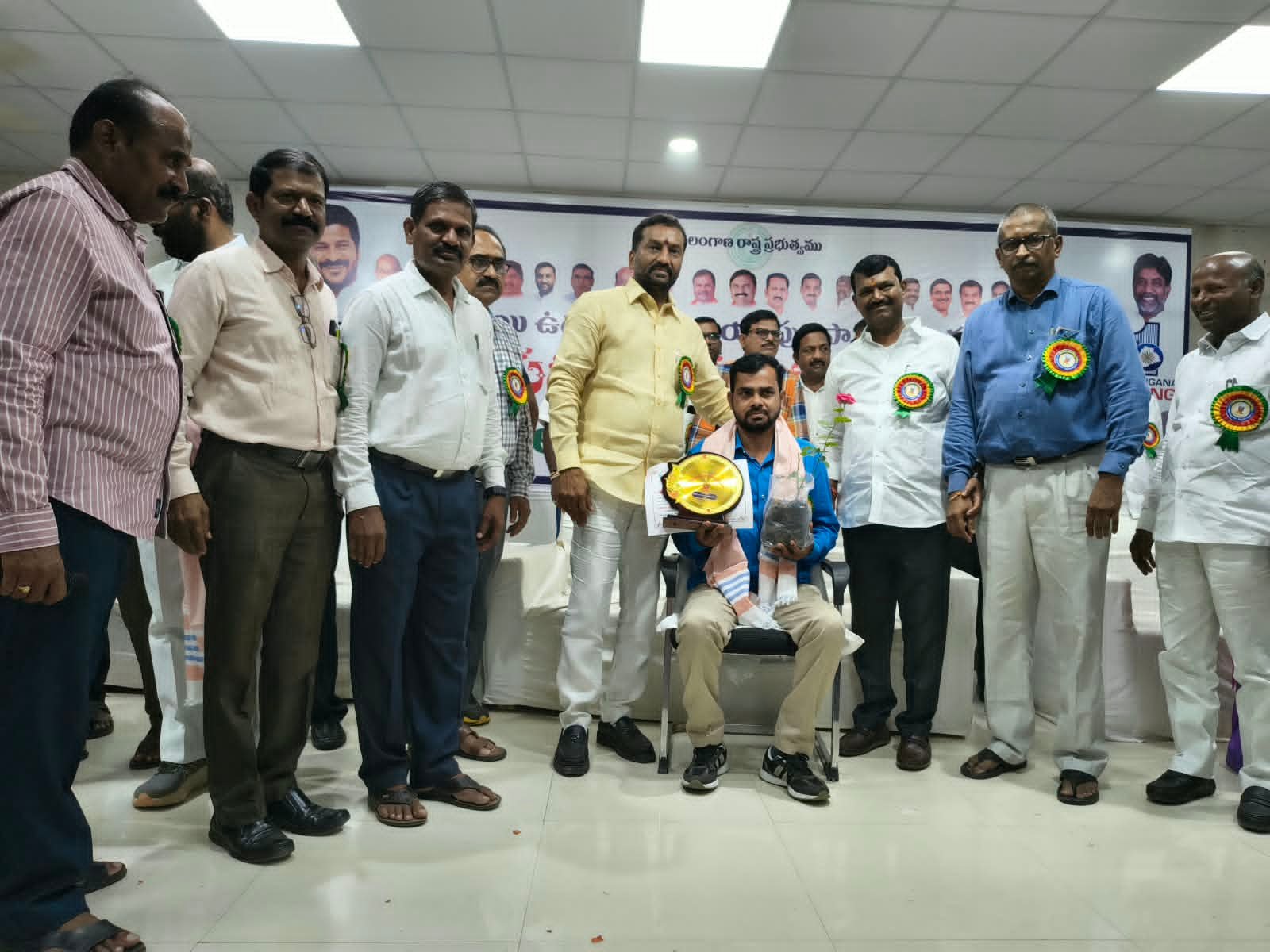 జిల్లా ఉత్తమ ఉపాధ్యాయ అవార్డు అందుకున్న ఎం.డి సయ్యద్ 