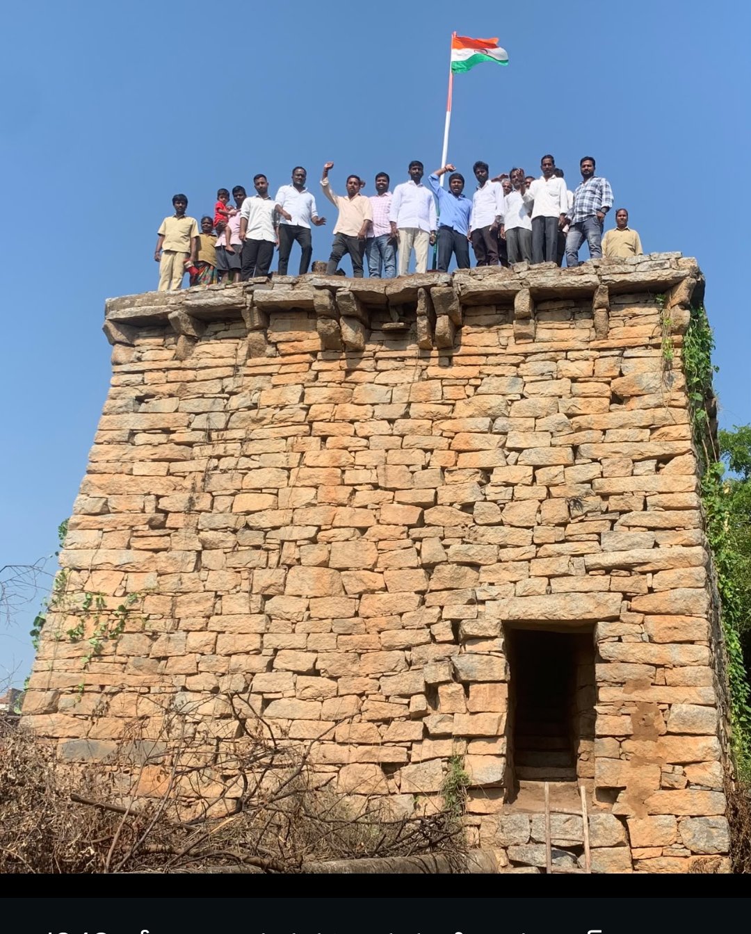 రేబర్తి బురుజుపై త్రివర్ణ పతాక ఆవిష్కరణ 