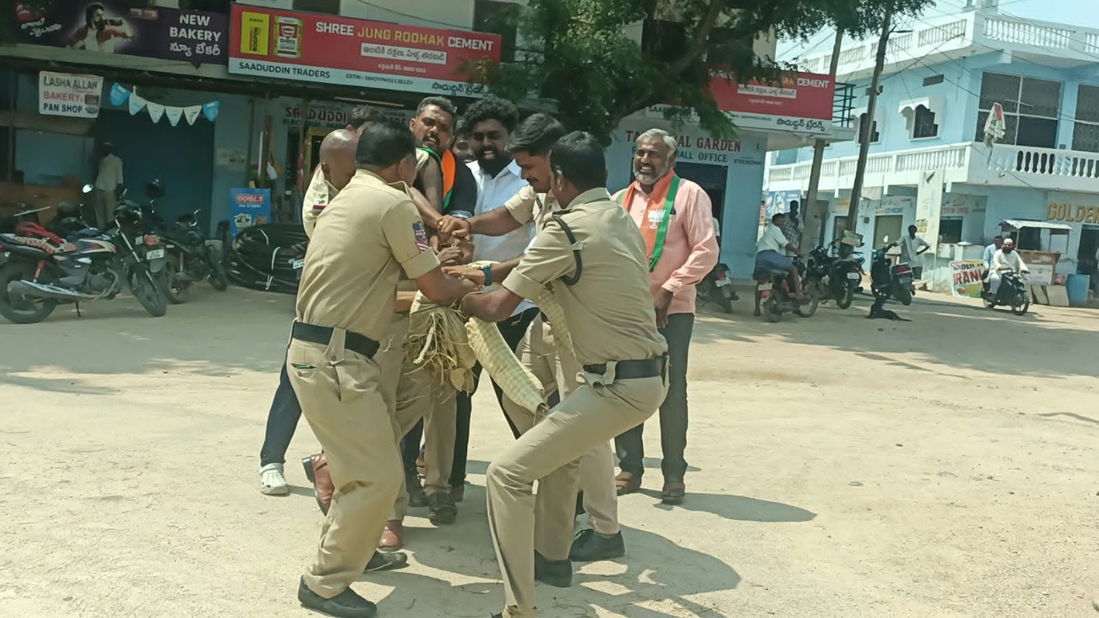 రేవంత్ రెడ్డి వ్యాఖ్యలపై బీజేపీ నిరసన 
