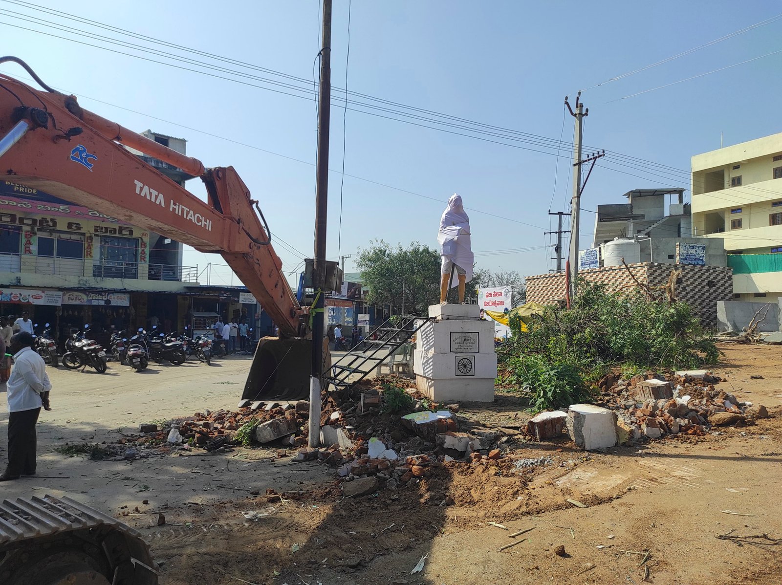 జాతిపితకు చోటేది? చేర్యాల మున్సిపాలిటీ తీరుపై ప్రజల తీవ్ర ఆగ్రహo..!