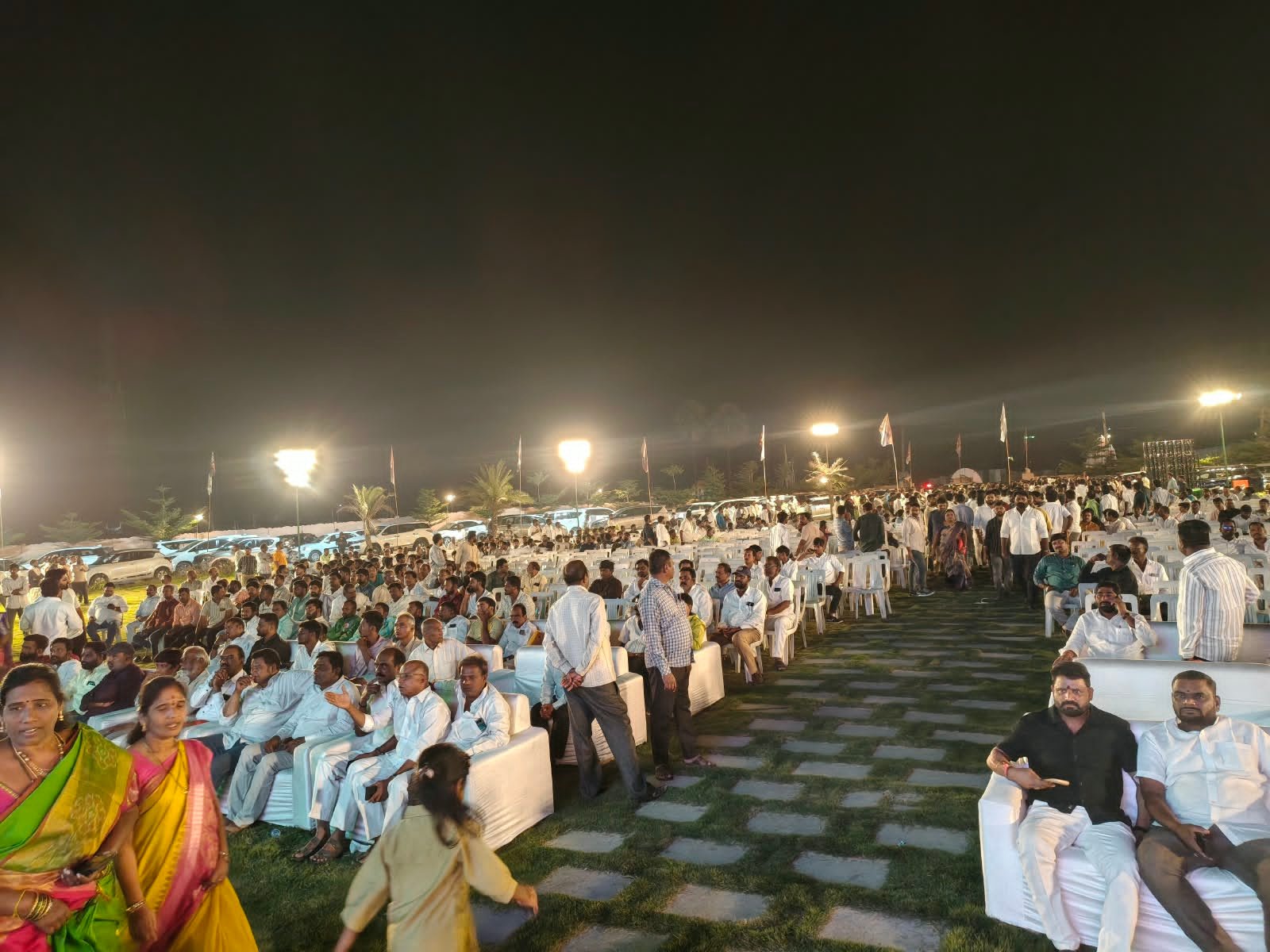ఘనంగా గ్యారాల శ్రీనివాస్ గౌడ్ జన్మదిన వేడుకలు: జనసంద్రంగా మారిన సభా ప్రాంగణం! - Additional Image