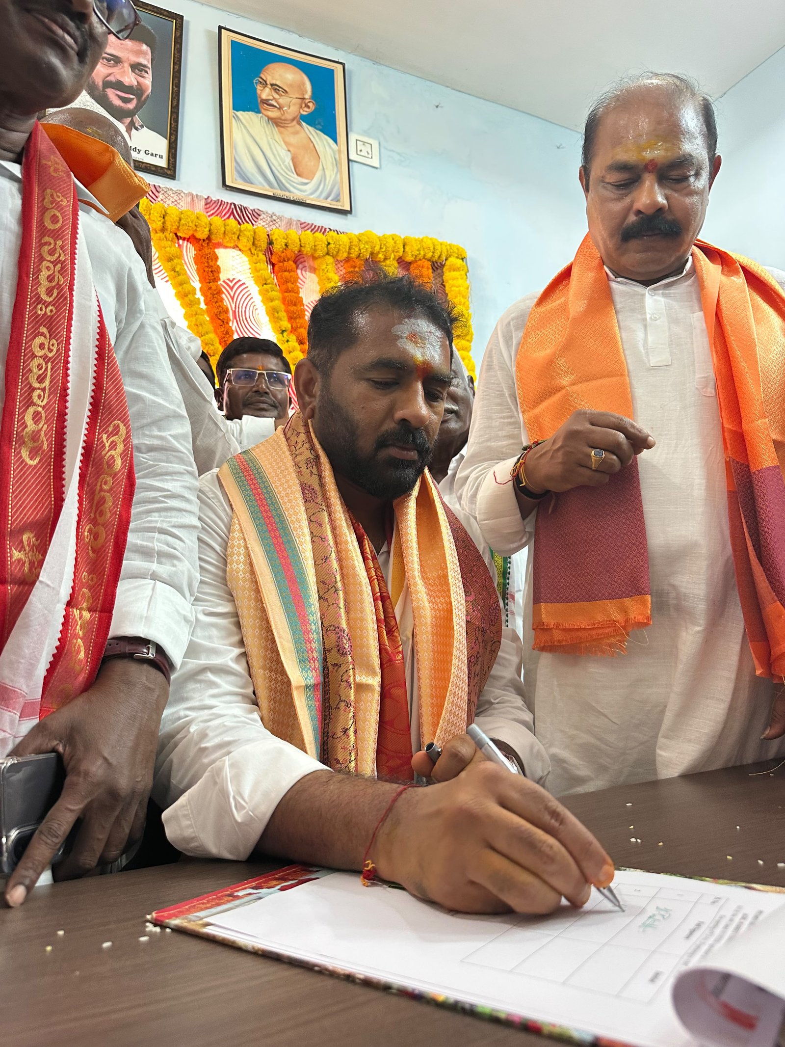 రైతుల సమస్యల పరిష్కారానికి కృషి చేస్తా: మార్కెట్ కమిటీ చైర్మన్ కొమ్మూరి ప్రశాంత్ రెడ్డి 