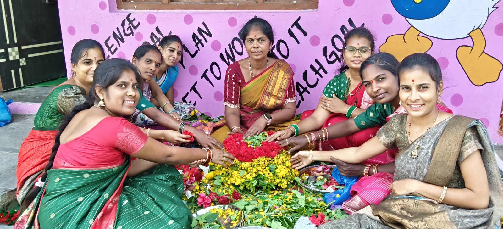 పంచతంత్ర పాఠశాలలో ఘనంగా బతుకమ్మ సంబరాలు  - Additional Image
