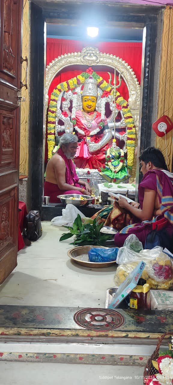 బాలా త్రిపుర సుందరి దేవిగా దర్శనమిచ్చిన దుర్గా మాత
