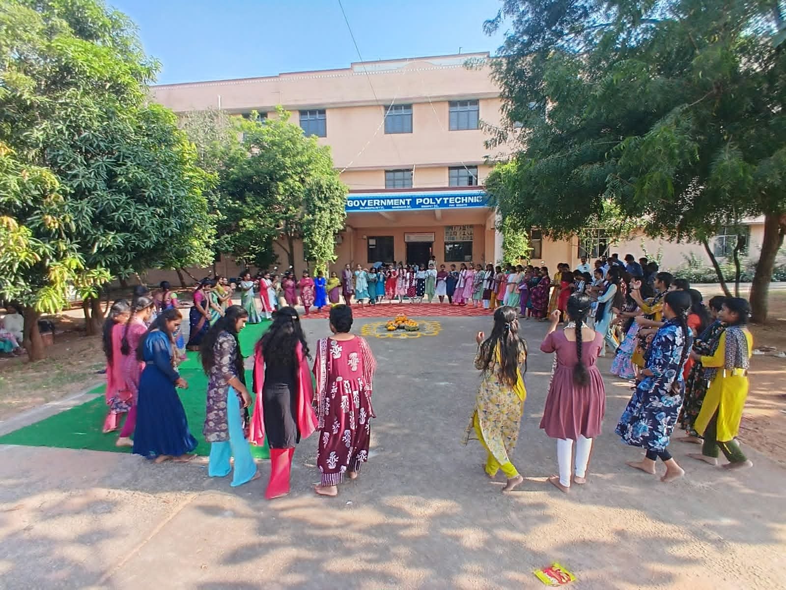 బతుకమ్మ తెలంగాణ సంస్కృతికి ప్రతీక: ప్రిన్సిపాల్ అభినవ్ - Additional Image