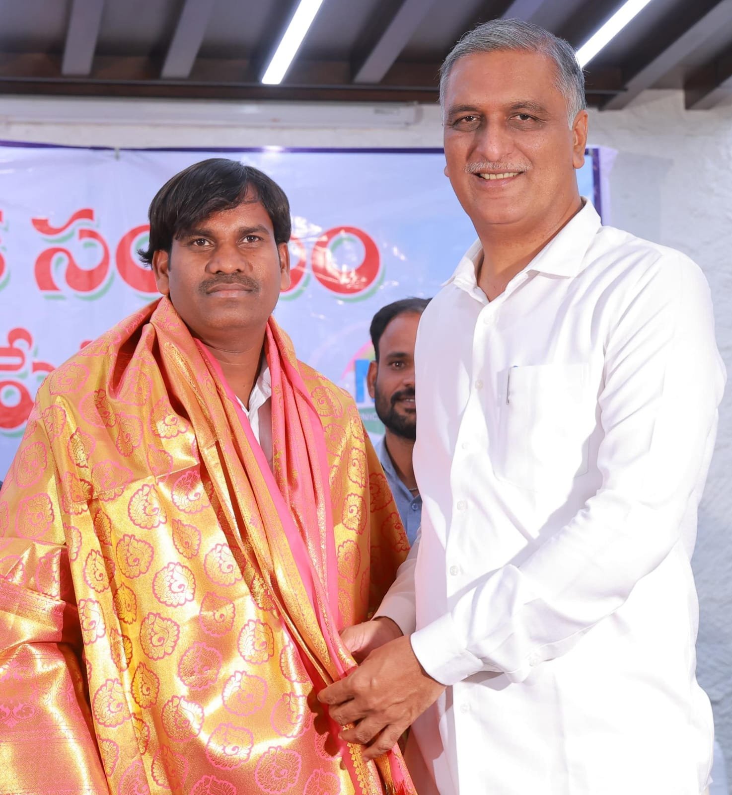 ప్రభుత్వ బడికి వన్నె తెస్తున్న ఆదర్శ ఉపాధ్యాయుడు చేగూరి దేవరాజ్ - Additional Image